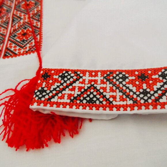 Kids-Ukrainian Vyshyvanka Embroidered Red and White - size 3T years , New - Picture 4 of 4